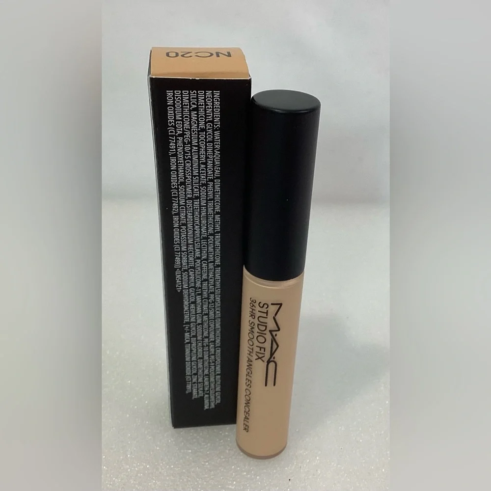MAC Studio Fix Concealer 36 Hr Smooth Angles Concealer Shade NC 20